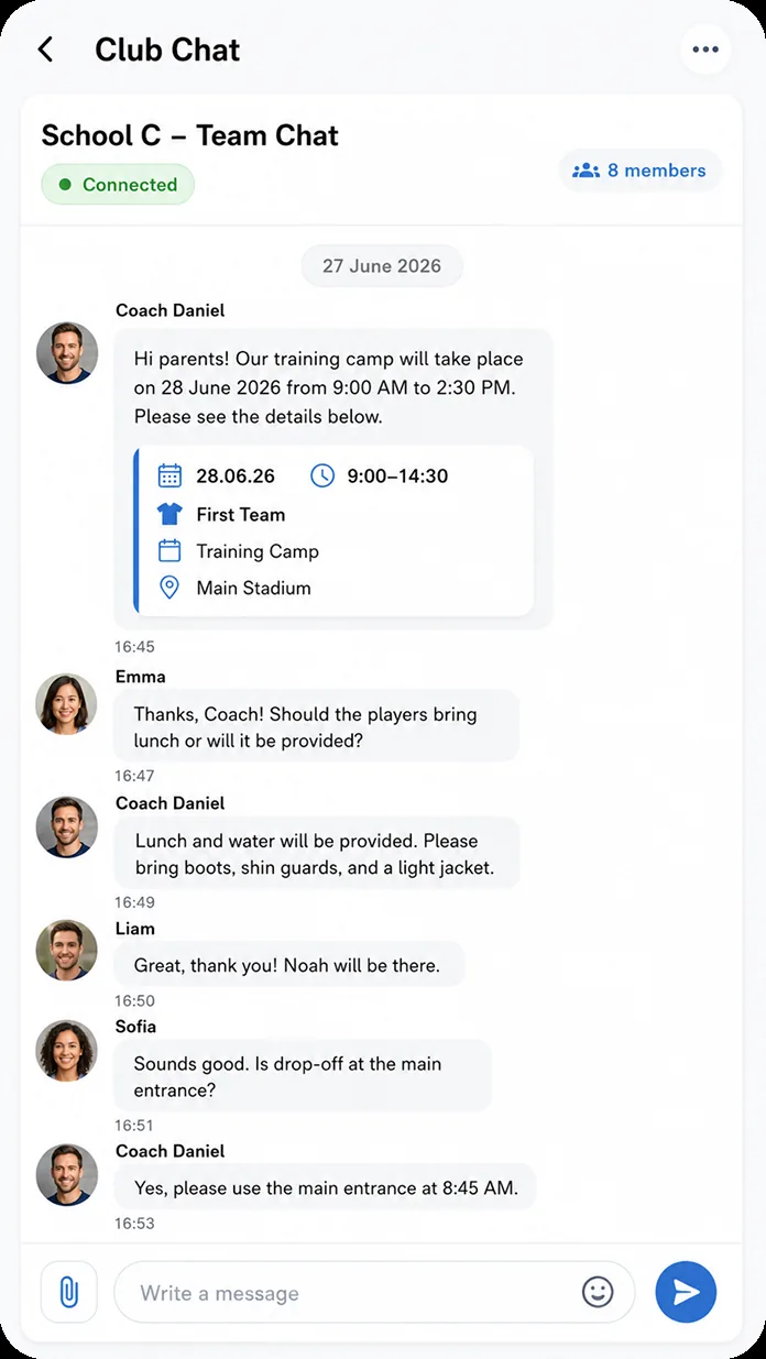 Chat del club EasyCoach: un entrenador comparte detalles de la concentración de entrenamiento con los padres a través de la aplicación
